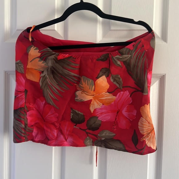Silk floral tropical halter top - Picture 2 of 2